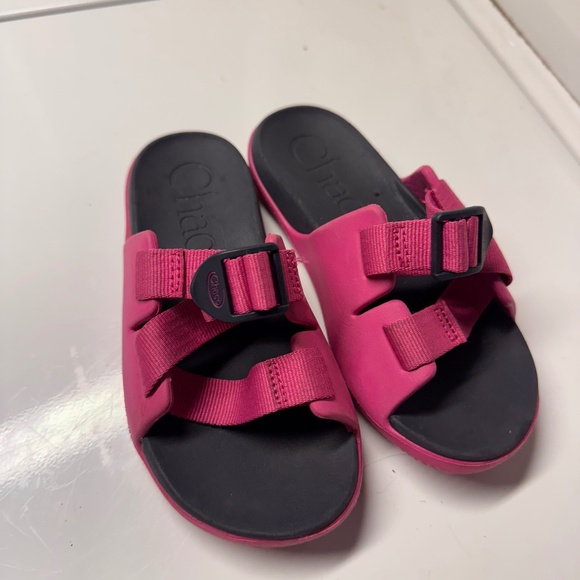 Chaco girls like new sandals size 1 - Picture 1 of 2